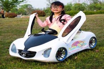 Nên mua xe ô tô điện cho trẻ ở đâu?