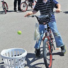 4 trò chơi kết hợp với xe đạp trẻ em